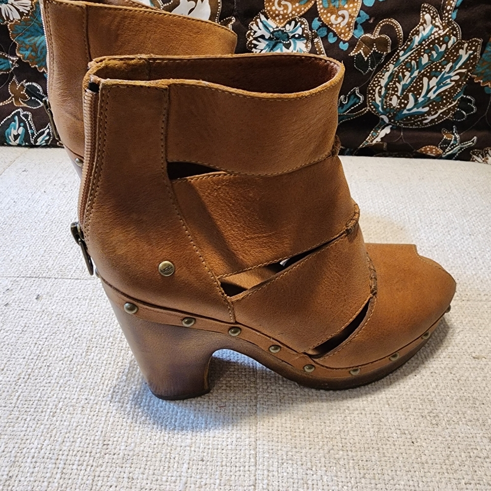 Ugg Platform Open Toe Bootie 7 - image 3